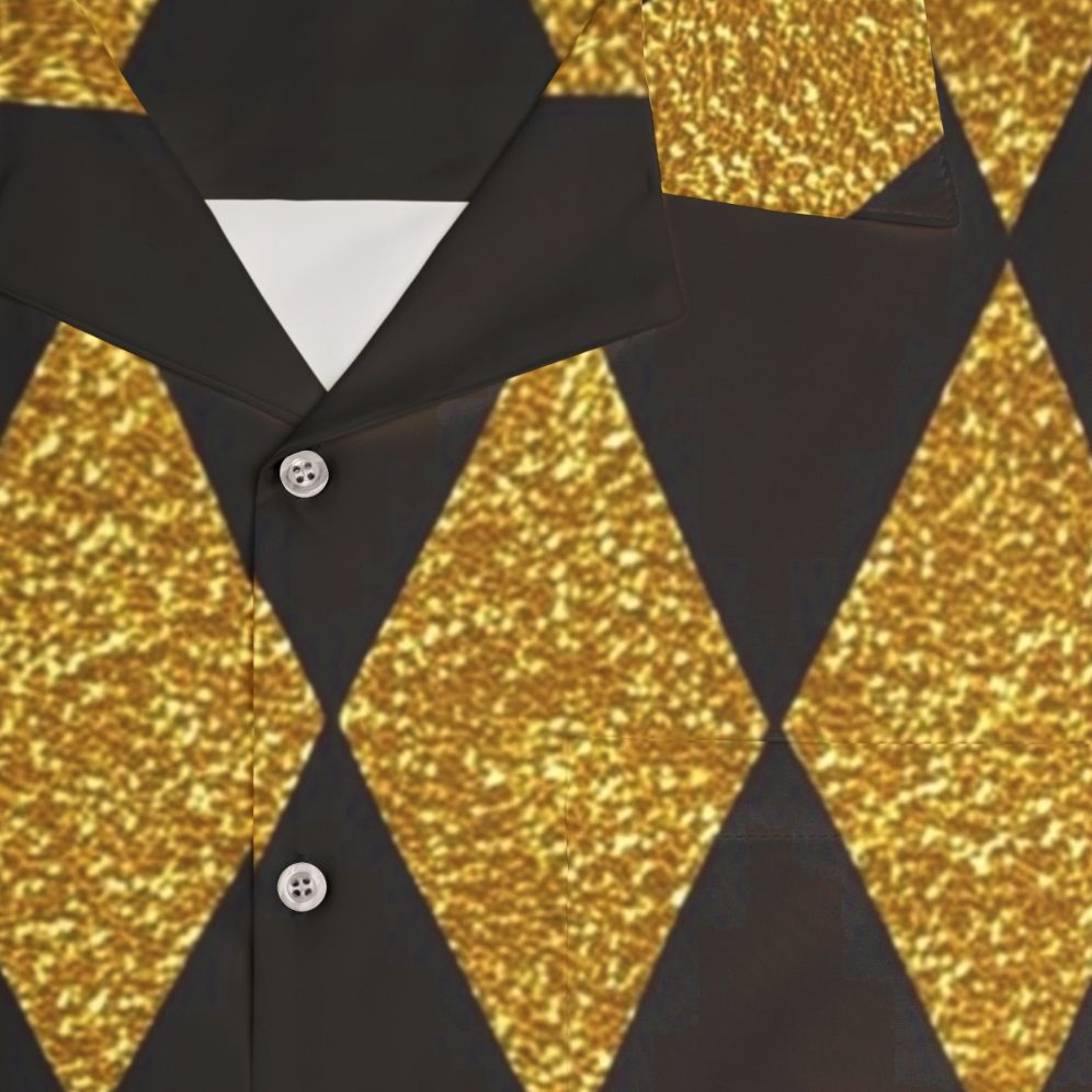 Black and gold harlequin pattern Hawaiian shirt - Detail