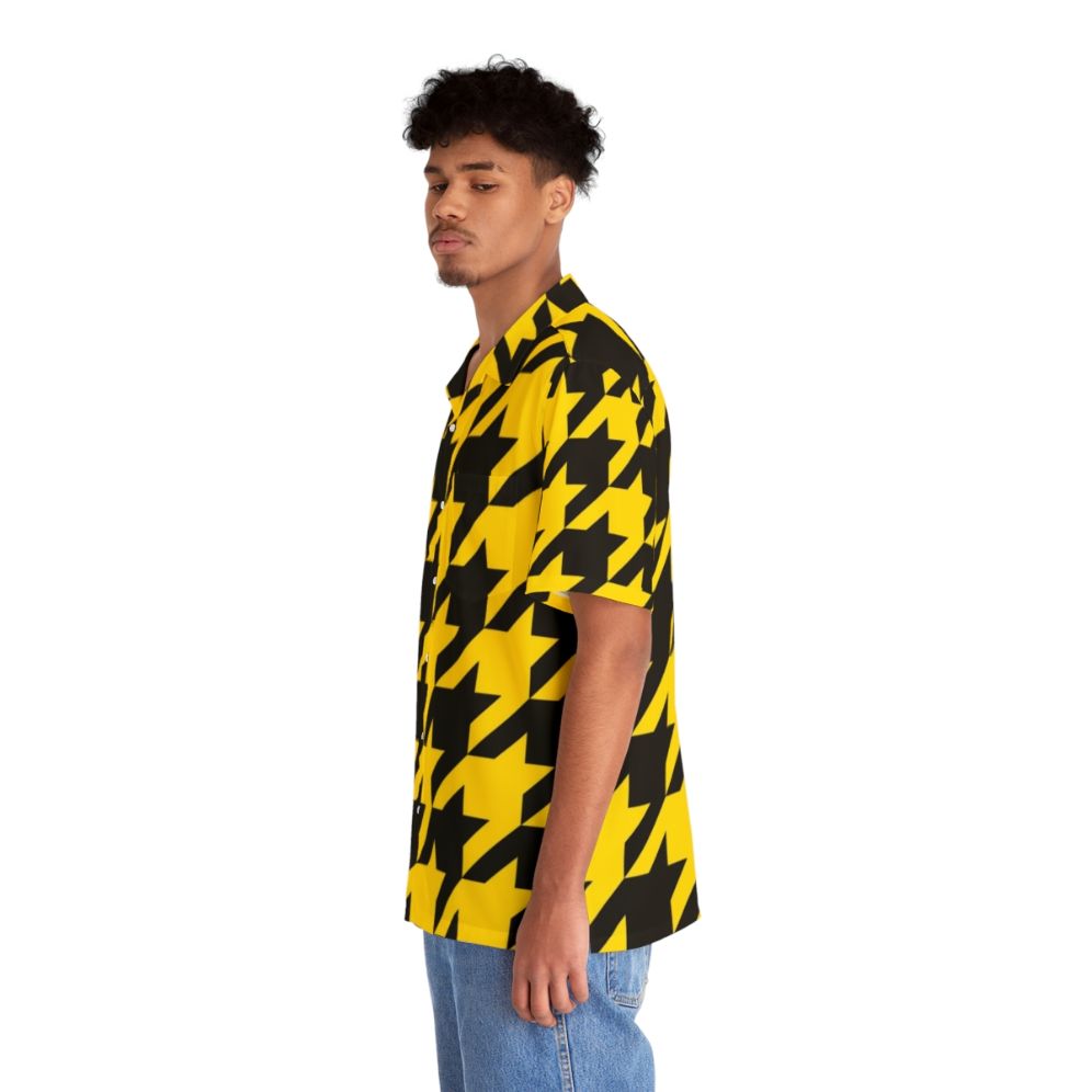 Oversized yellow and black houndstooth pattern Hawaiian shirt - People Left