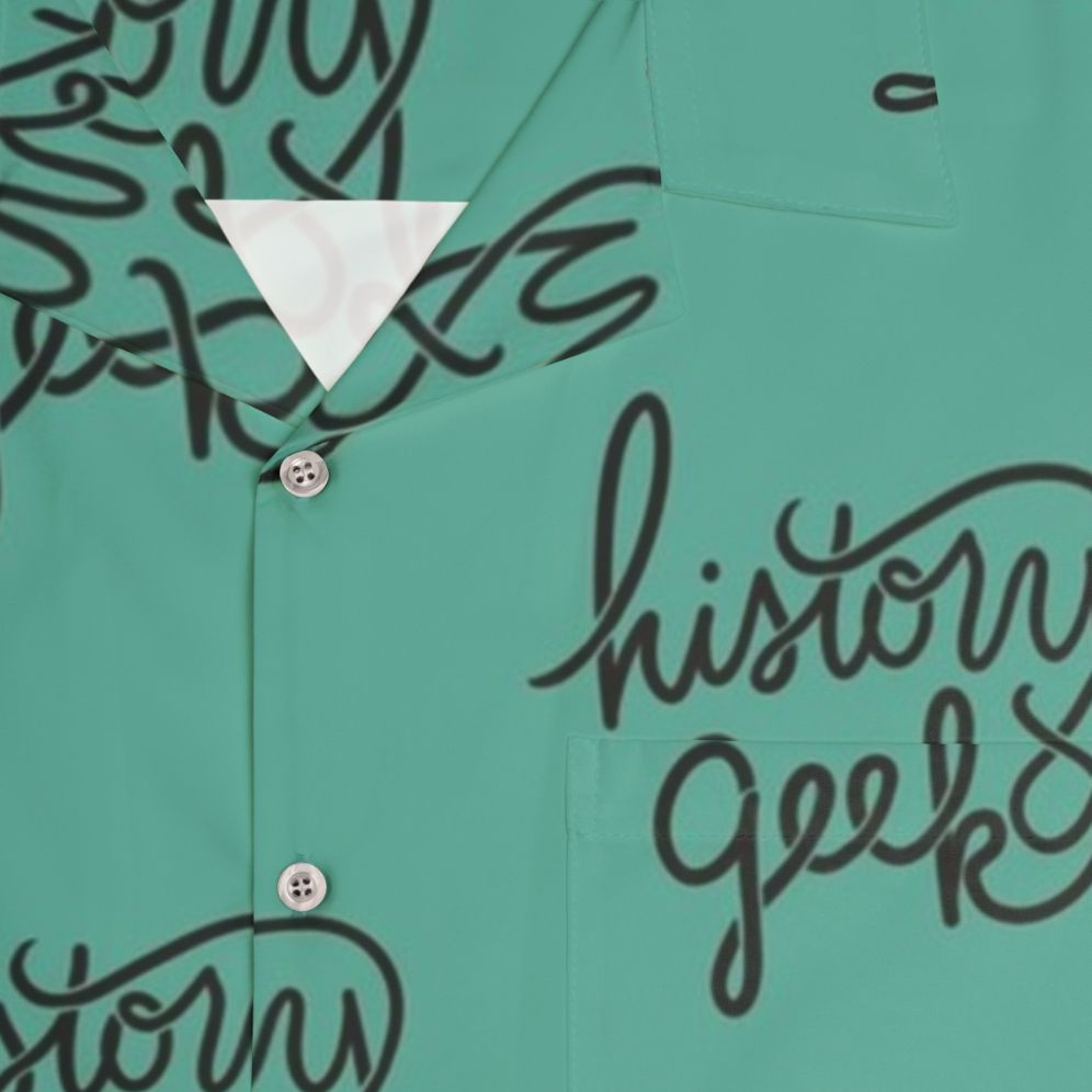 Retro history geek Hawaiian shirt with vintage-inspired design - Detail