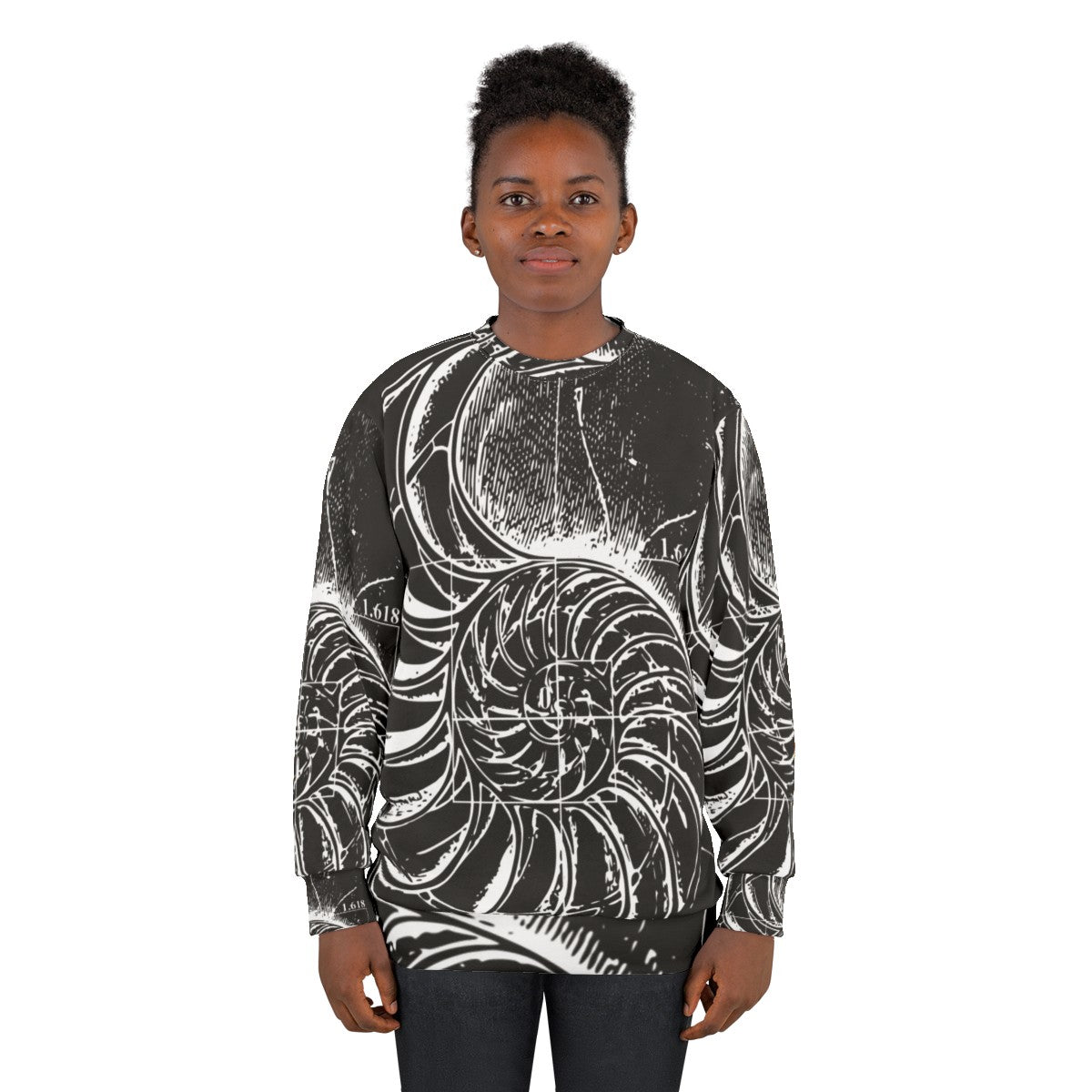 Sweatshirt featuring a nautilus shell with the Fibonacci sequence - women