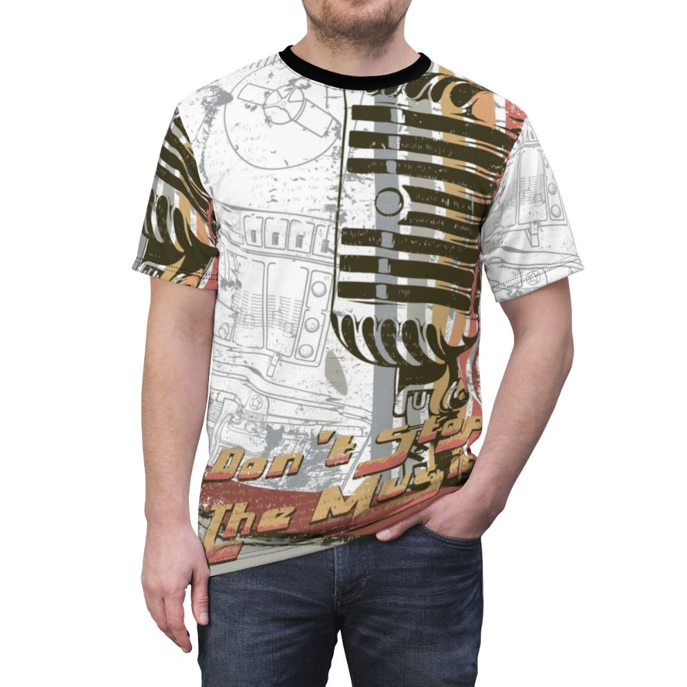 Vintage-style t-shirt with microphone and music-inspired graphics - men front