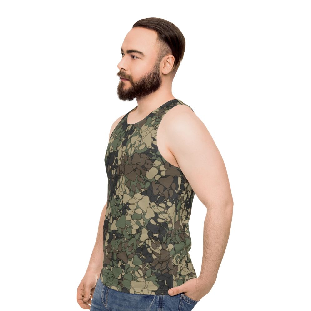 Unisex wolf paw prints camo military style tank top - men side