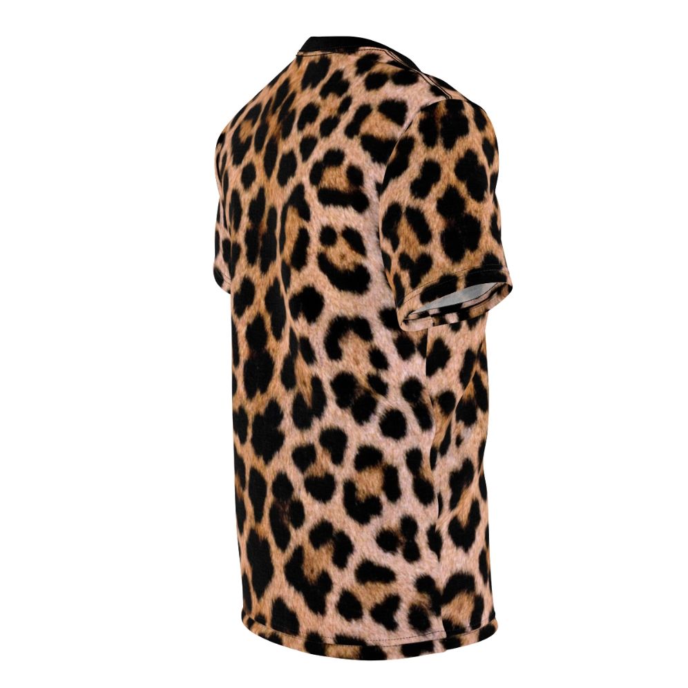 Cheetah print t-shirt with vibrant, realistic animal pattern - men right