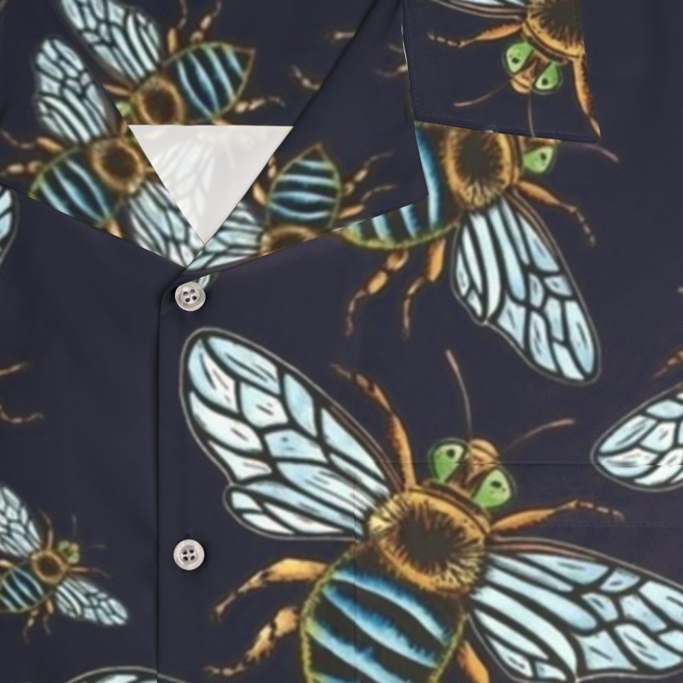 Blue banded bee Hawaiian shirt with lino print design - Detail