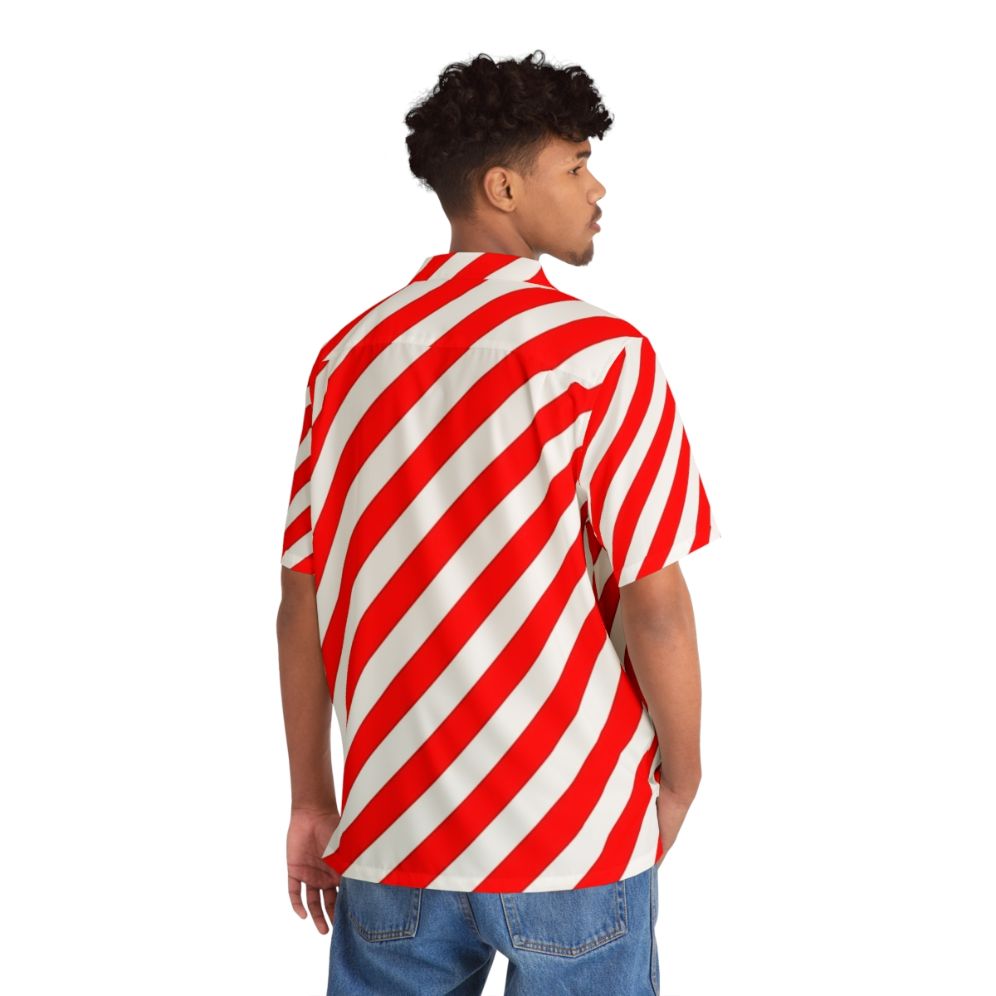 Red and white diagonal stripes pattern on a hawaiian shirt - People Back