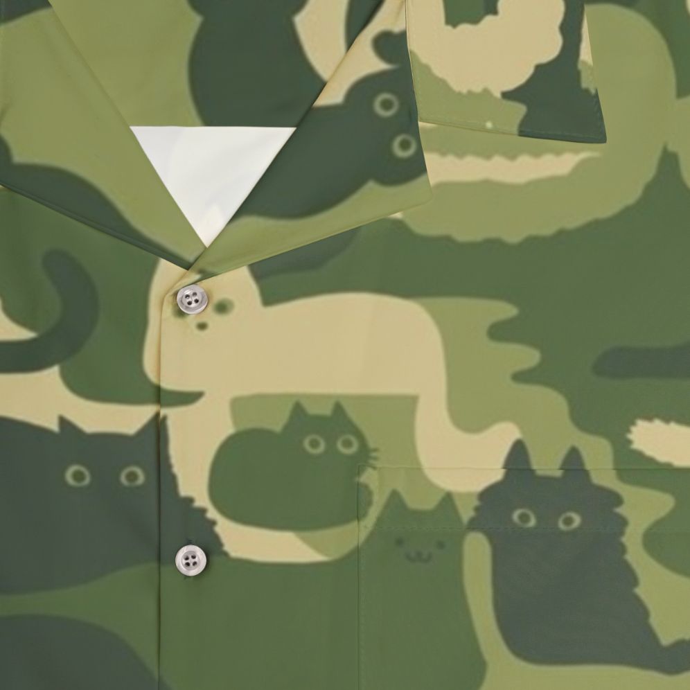 Camouflage pattern Hawaiian shirt with green cat camo design - Detail