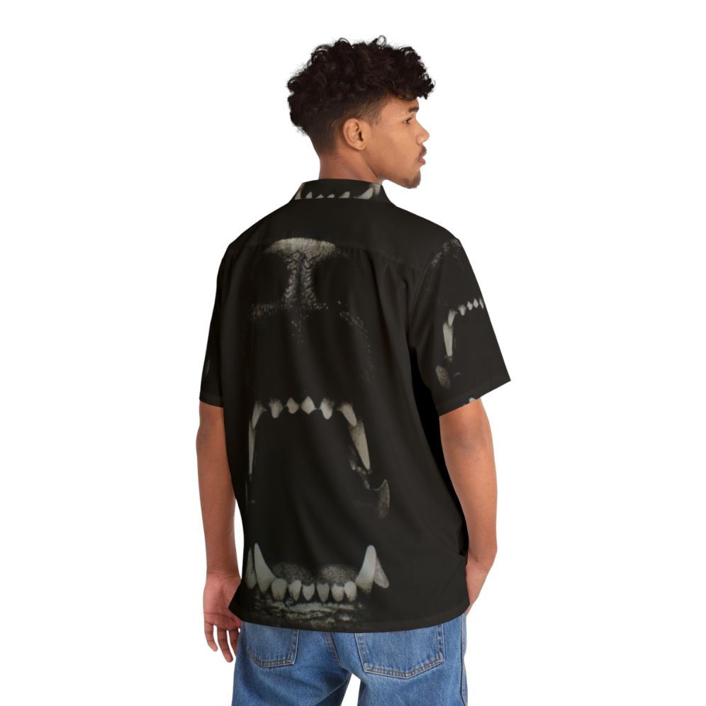 Stylish black and white Hawaiian shirt with dog teeth print - People Back