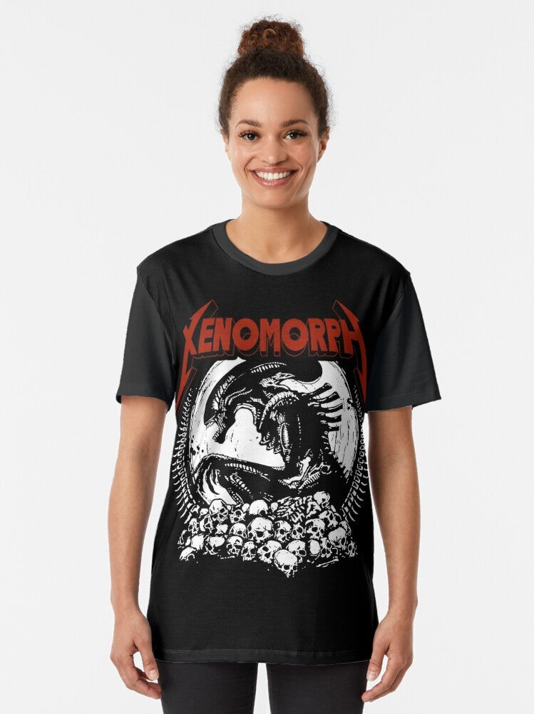 Graphic t-shirt featuring a metallic xenomorph alien from the sci-fi horror movie franchise. - Women