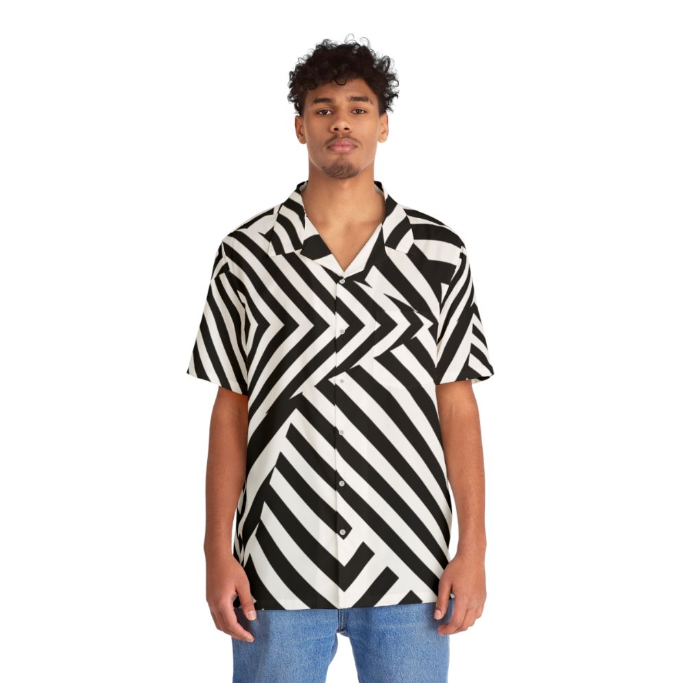 Black and white Hawaiian shirt with optical illusion camouflage print - People Front