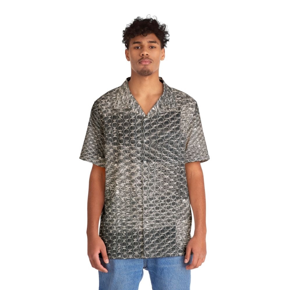 Bubble wrap Hawaiian shirt with industrial-style design - People Front