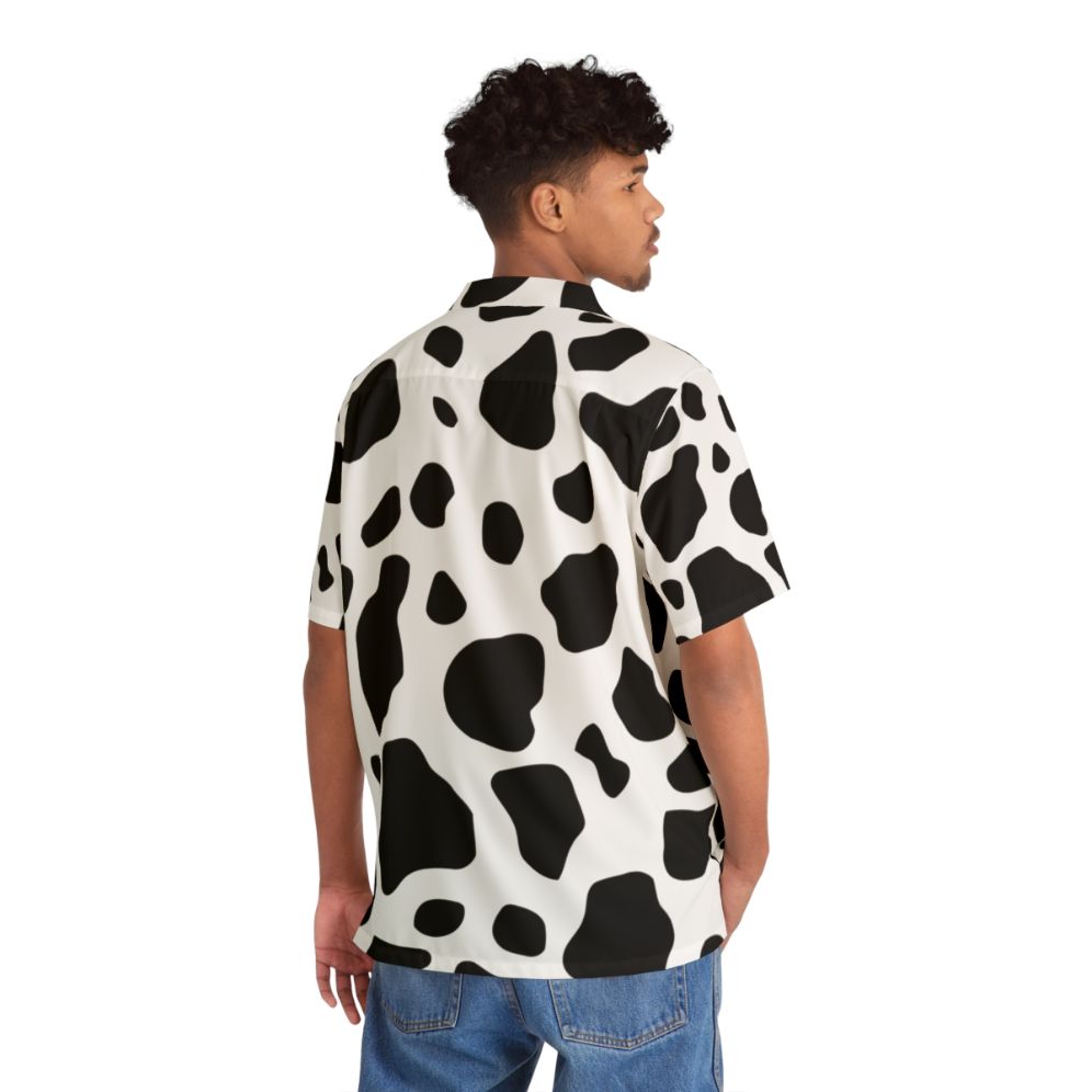 Cow print Hawaiian shirt with tropical floral pattern - People Back