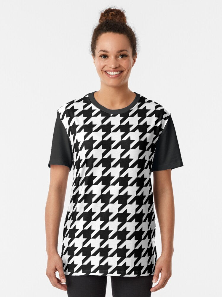 Houndstooth pattern graphic t-shirt in black and white - Women