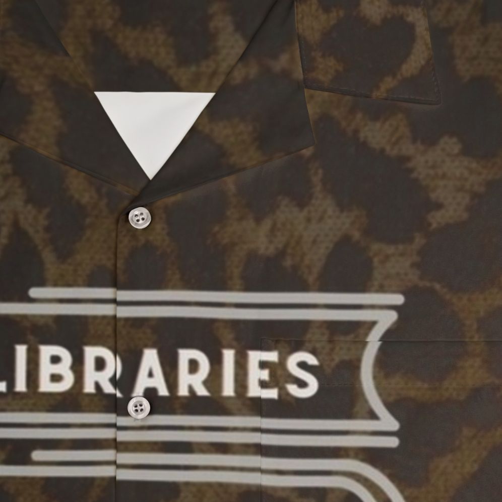 Vintage Hawaiian shirt with library and floral print design - Detail