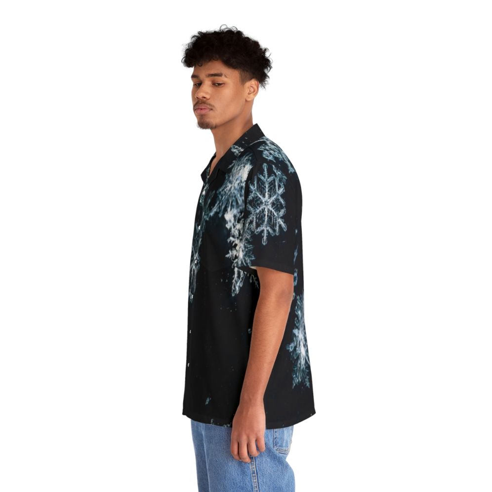 Dark blue Hawaiian shirt with a snowflake pattern - People Left