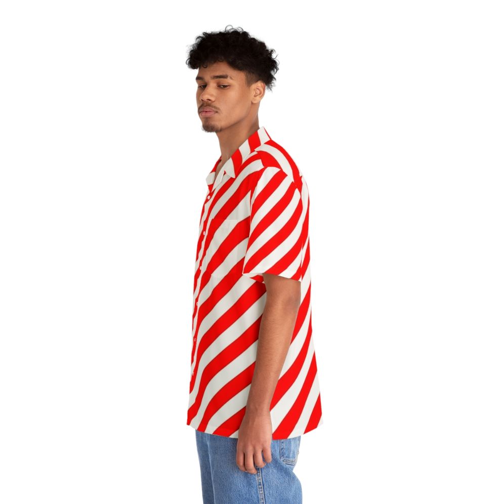 Red and white diagonal stripes pattern on a hawaiian shirt - People Left