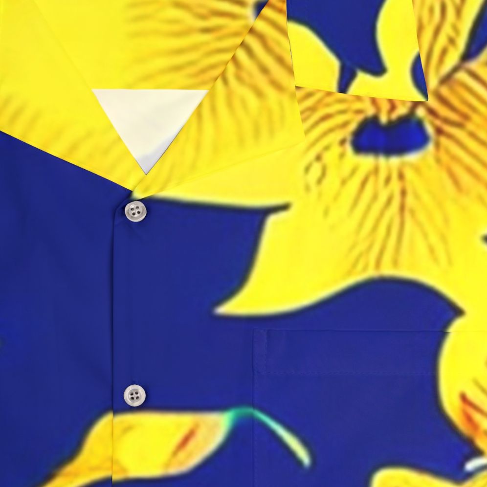 Blue Hawaiian shirt with abstract yellow floral pattern - Detail