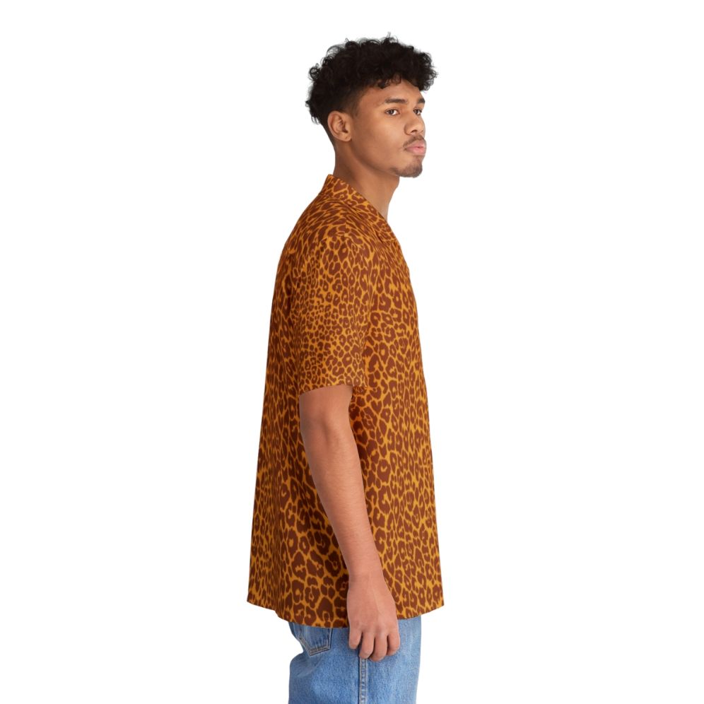 Vintage-style Hawaiian shirt with leopard spots in gold ochre and terra cotta colors - People Pight