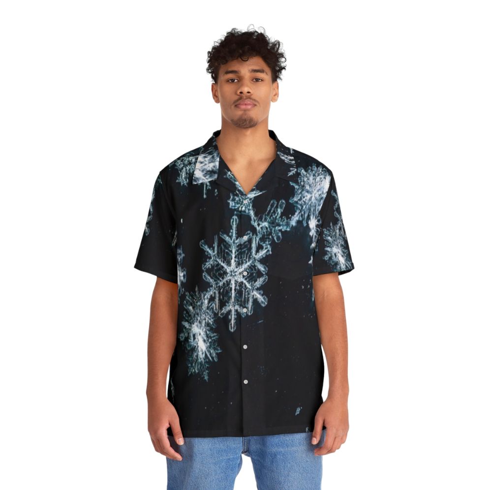 Dark blue Hawaiian shirt with a snowflake pattern - People Front