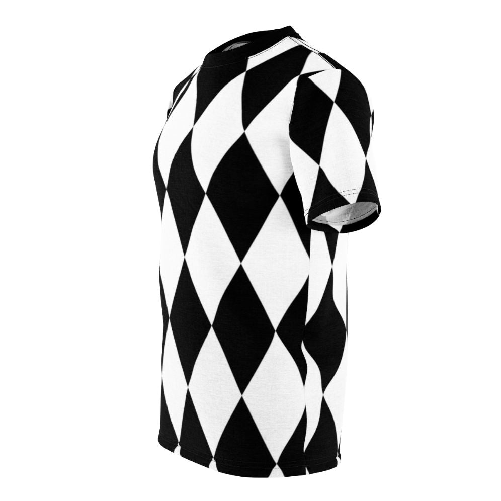 Harlequin diamonds pattern t-shirt in black and white - men left