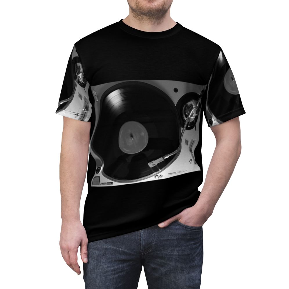 Unisex t-shirt with a classic Technics SL-1200GR turntable design - men front