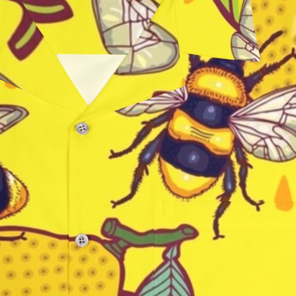 Yellow Hawaiian shirt with lemon and bee garden design - Detail