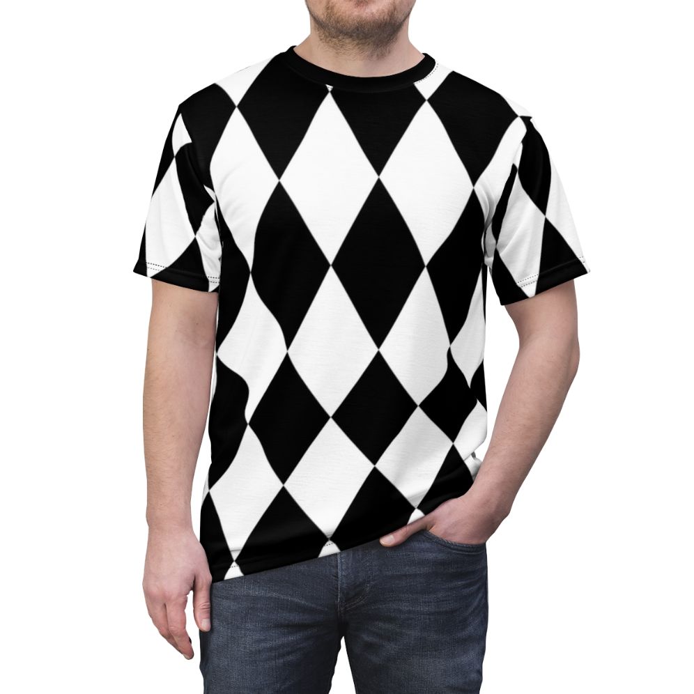 Harlequin diamonds pattern t-shirt in black and white - men front