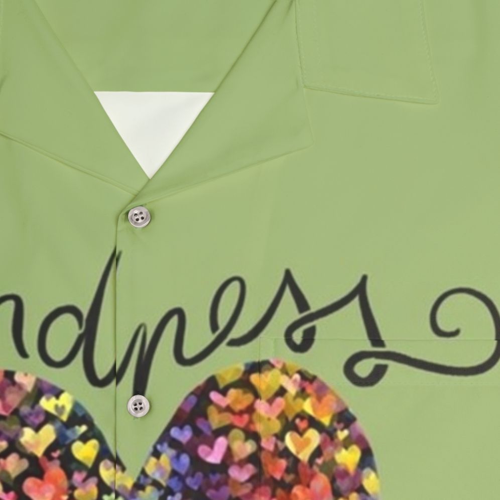 Colorful Hawaiian shirt with "Kindness Rules" text and heart design - Detail