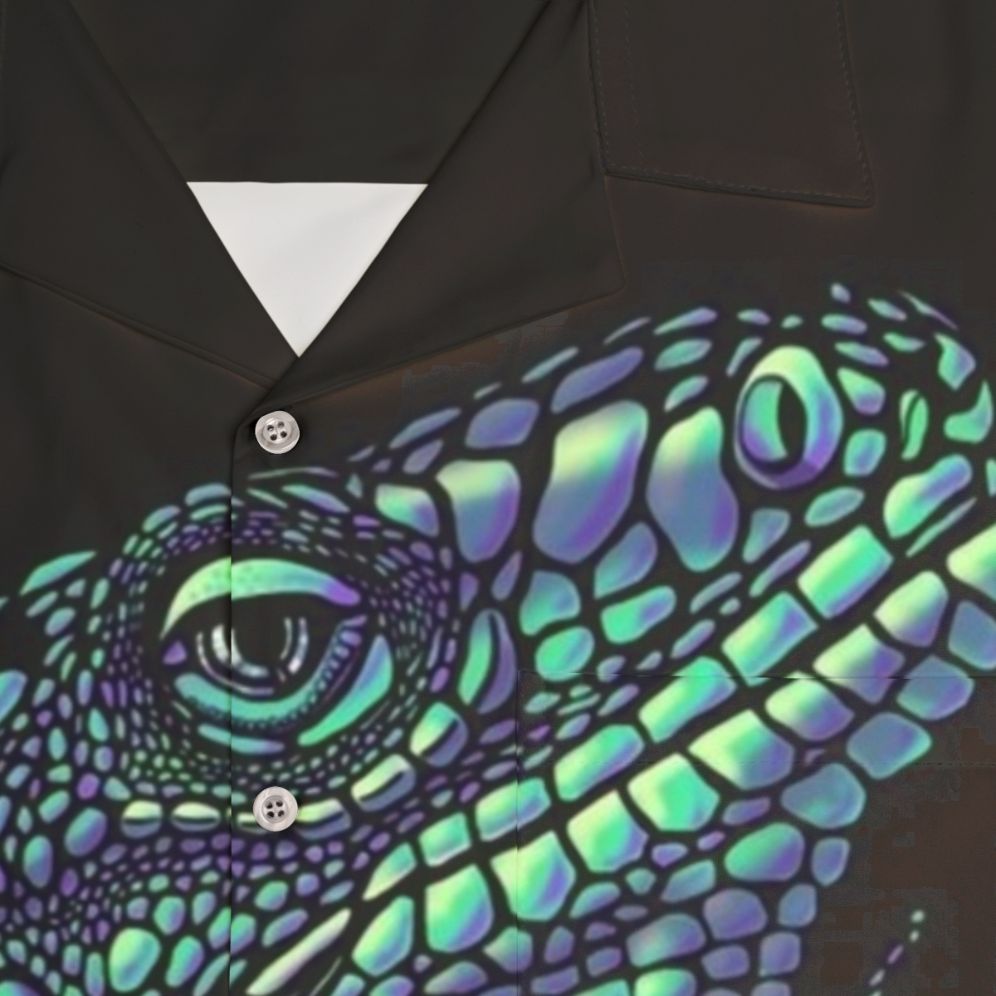 Colorful Hawaiian shirt with lizard and soap bubble print design - Detail