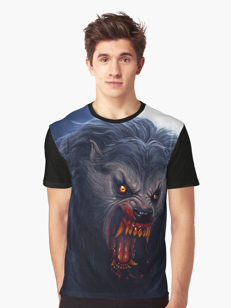 Beware the moon! Graphic t-shirt featuring a classic werewolf design inspired by the film "An American Werewolf in London". - Men