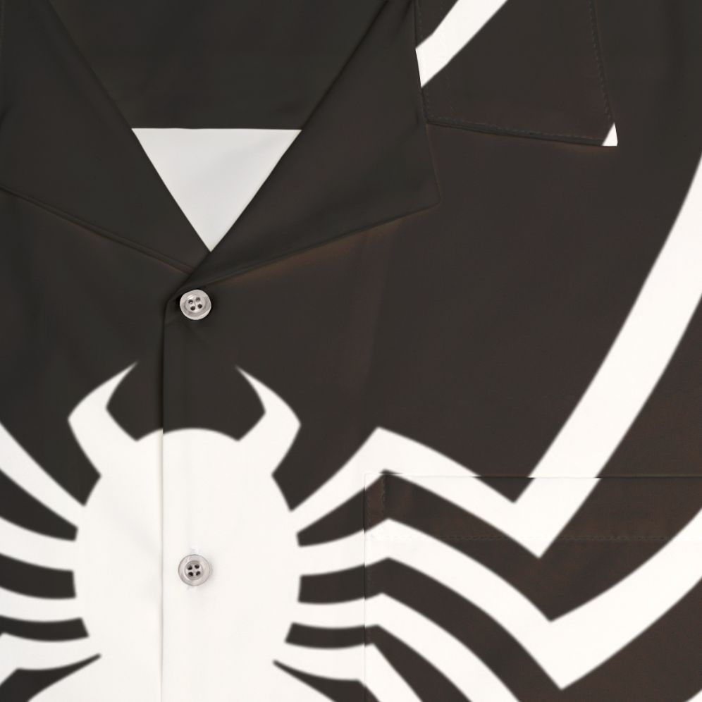 Black and white spider print Hawaiian shirt - Detail