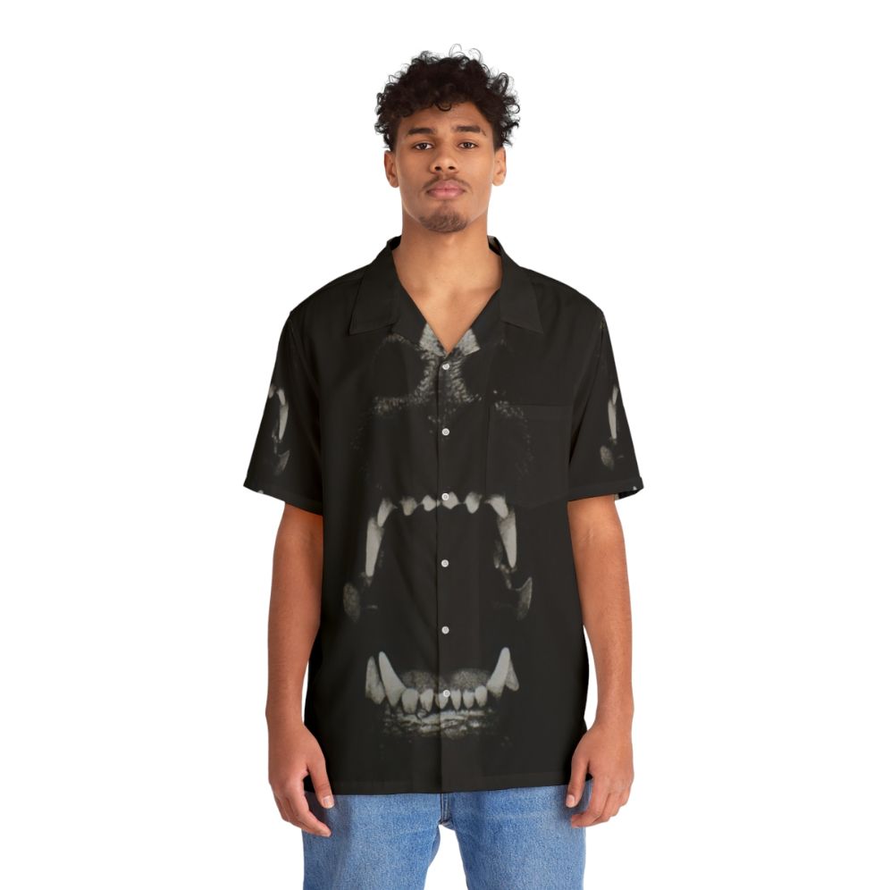 Stylish black and white Hawaiian shirt with dog teeth print - People Front