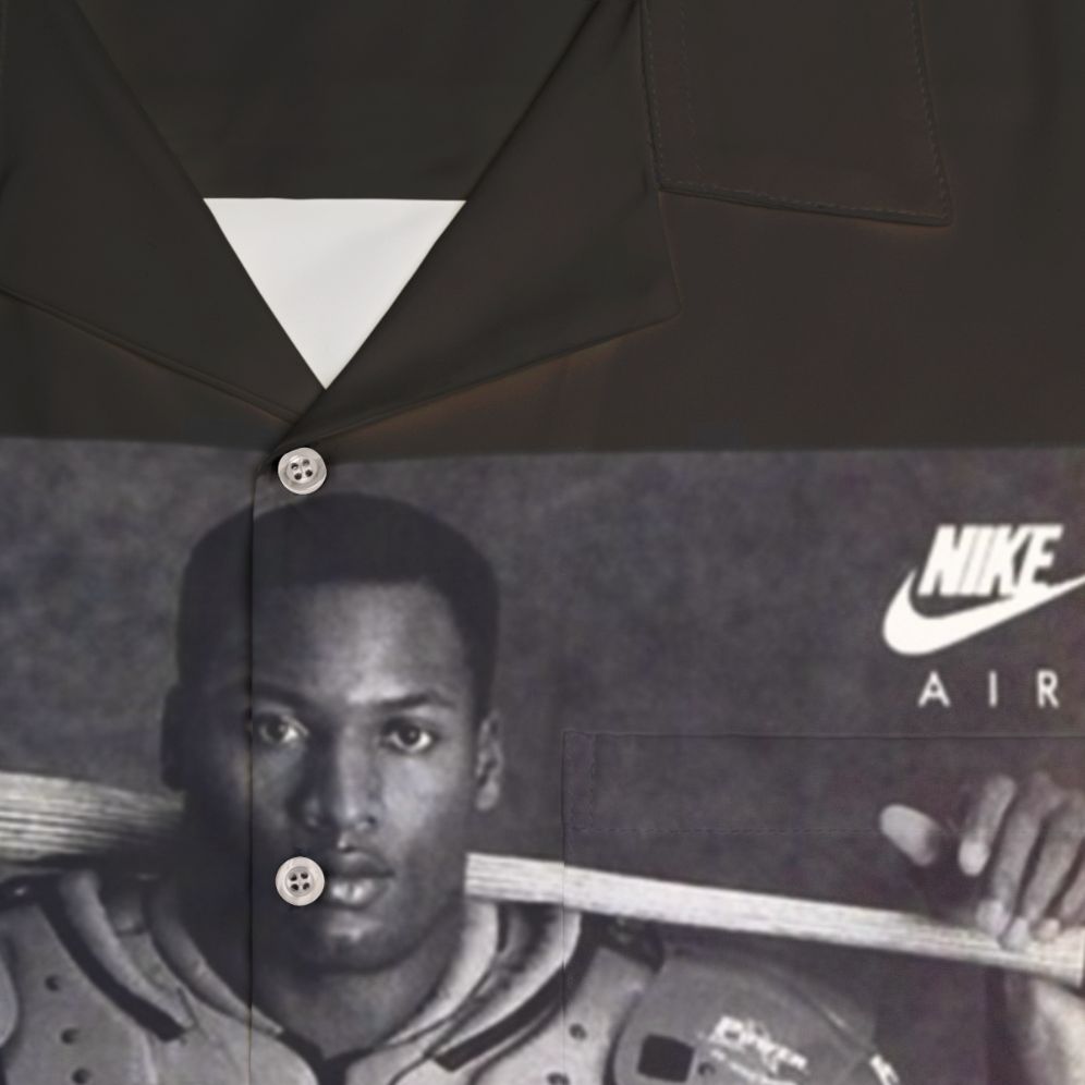 Black and white Hawaiian shirt with Bo Jackson art print - Detail