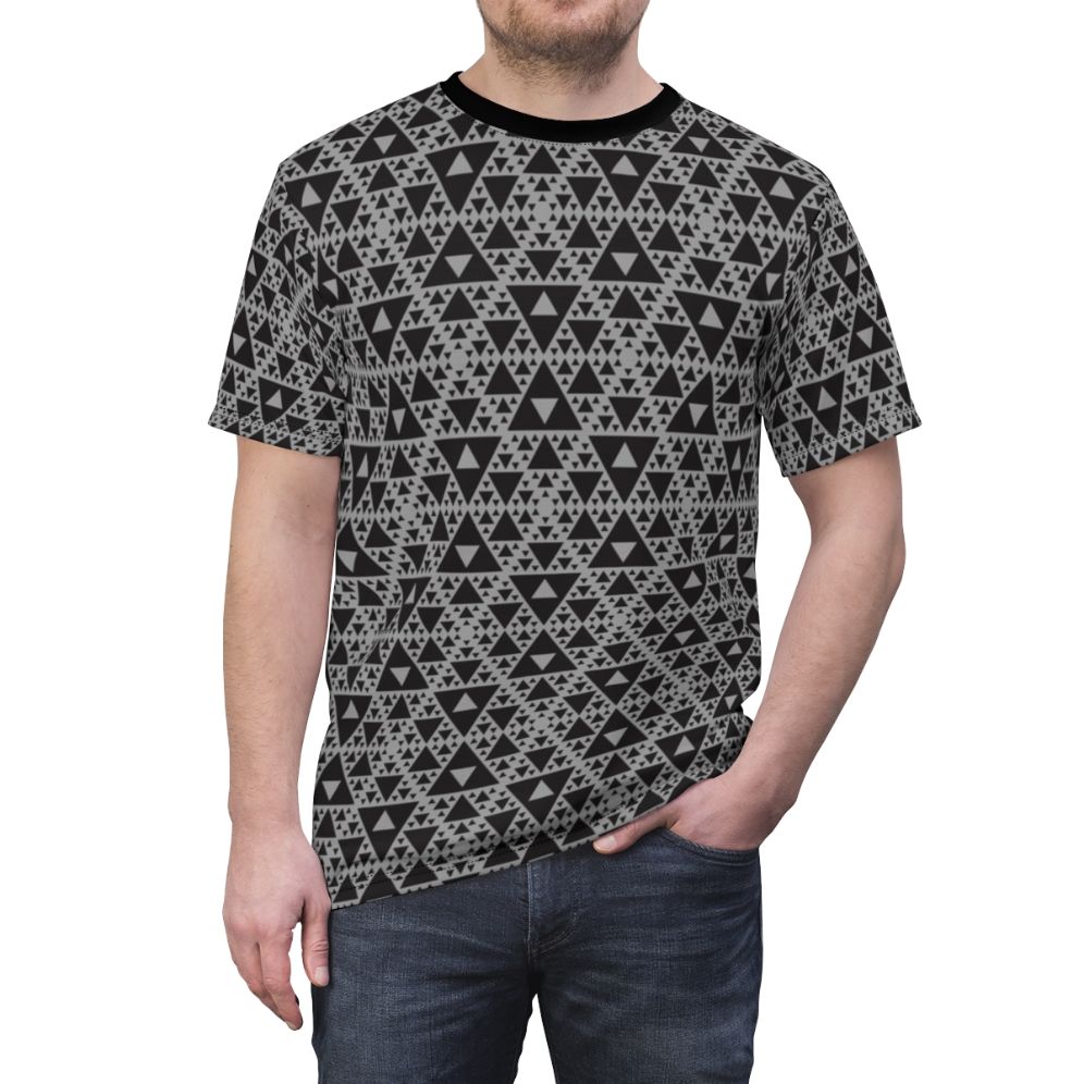 Dark version all over print t-shirt with a triangular pattern design - men front