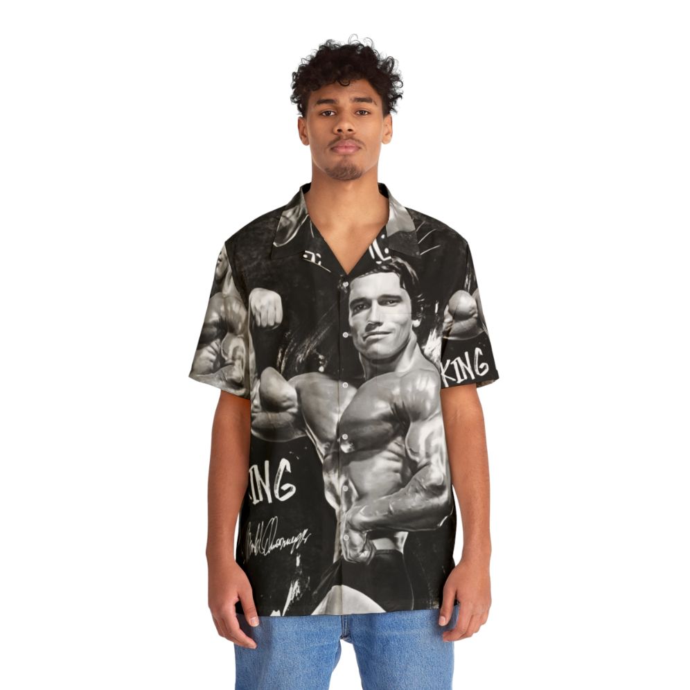 Arnold Schwarzenegger-inspired Hawaiian shirt with tropical print - Lifestyle