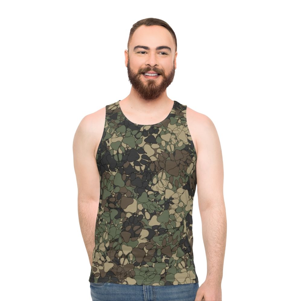 Unisex wolf paw prints camo military style tank top - men