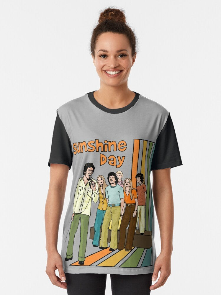 Vintage-style graphic t-shirt featuring the iconic "The Brady Bunch" cast and "Sunshine Day" text - Women