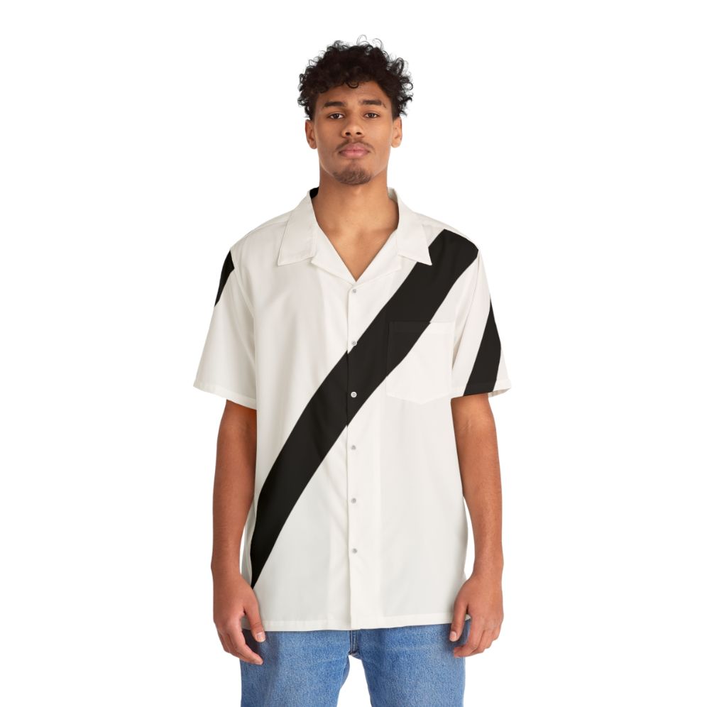 Stylish Hawaiian safety belt shirt to avoid fines - People Front