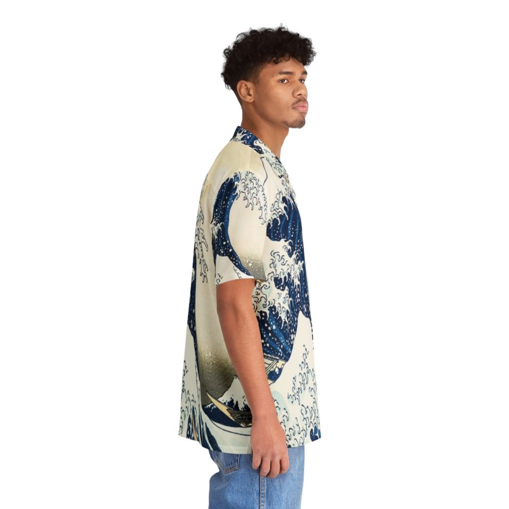 Hokusai's famous Japanese wave painting printed on a Hawaiian shirt - People Pight