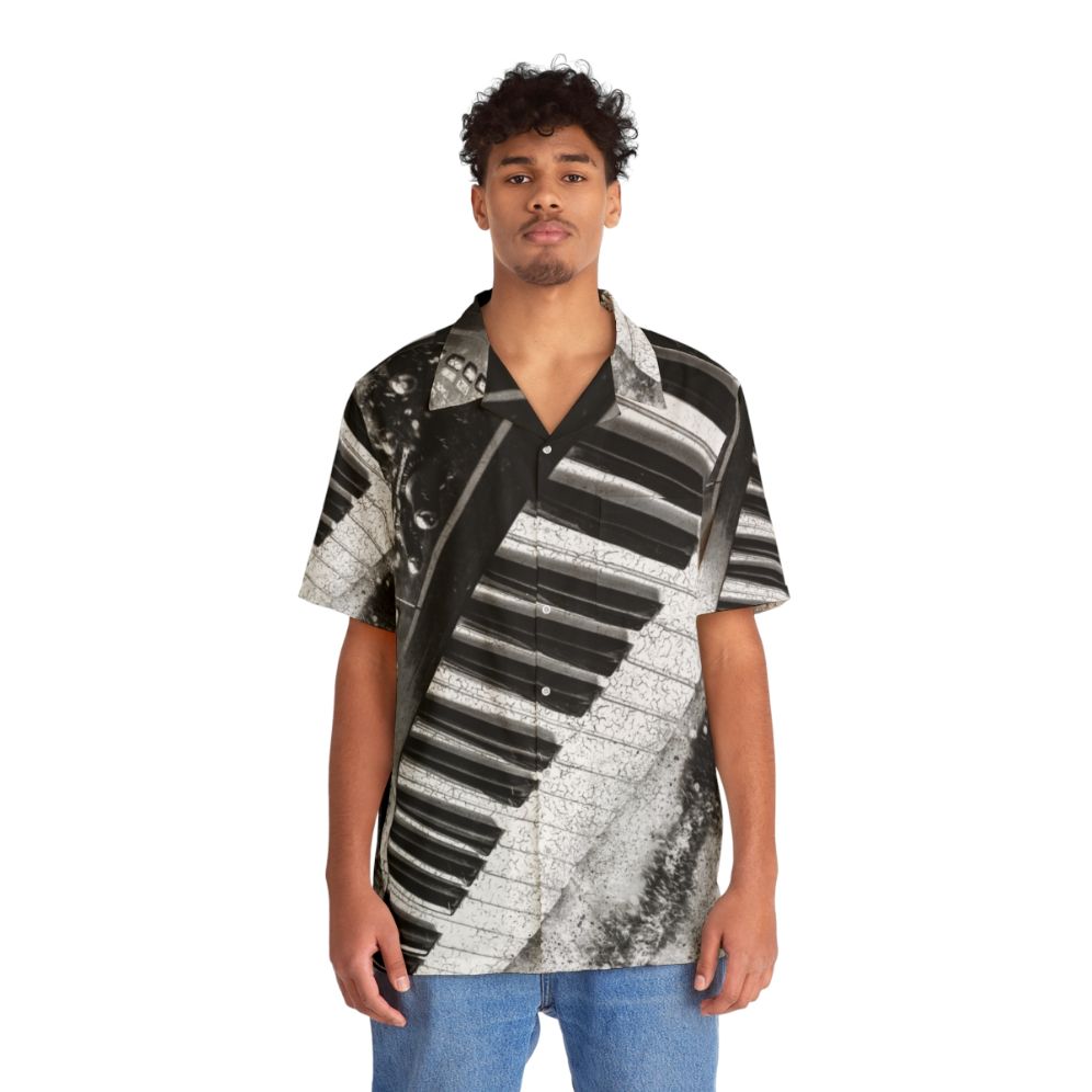 Synth-inspired Hawaiian shirt with abstract black and white design - People Front